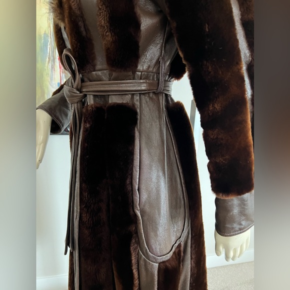 Vintage Brown Genuine Leather Coat with Faux Fur Stripes – Very Nice Condition - Picture 8 of 13